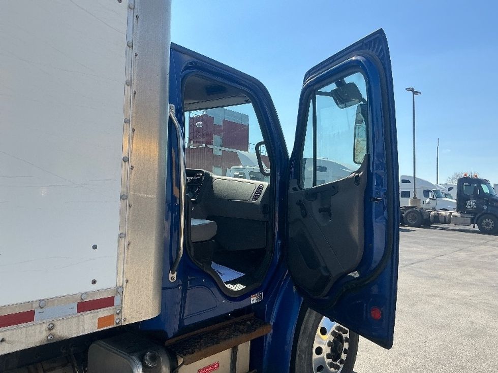 Medium Duty Box Truck-Light and Medium Duty Trucks-Freightliner-2019-M2-La Porte-IN-283,244\n\t\tmiles-$ 35,750 - Image 20