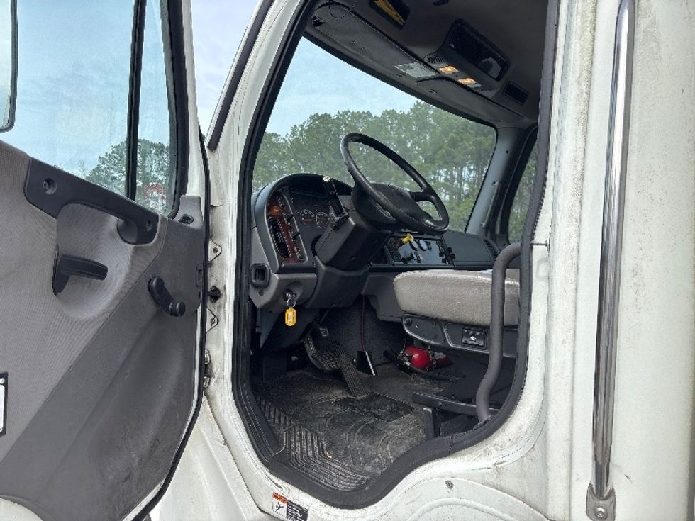 Medium Duty Box Truck-Light and Medium Duty Trucks-Freightliner-2019-M2-Ladson-SC-125,391\n\t\tmiles-$ 54,500 - Image 16