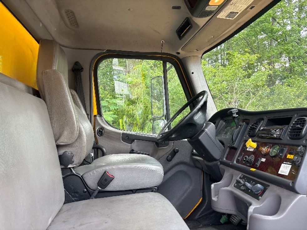 Medium Duty Box Truck-Light and Medium Duty Trucks-Freightliner-2019-M2-Ladson-SC-175,947\n\t\tmiles-$ 44,000 - Image 21