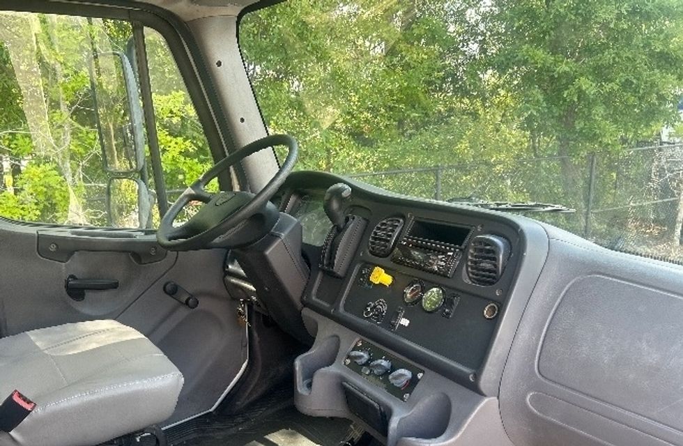 Medium Duty Box Truck-Light and Medium Duty Trucks-Freightliner-2019-M2-Ladson-SC-182,750\n\t\tmiles-$ 54,750 - Image 21