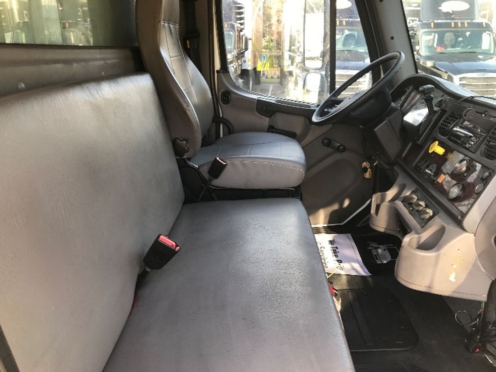 Medium Duty Box Truck-Light and Medium Duty Trucks-Freightliner-2019-M2-Ladson-SC-183,152\n\t\tmiles-$ 48,250 - Image 22
