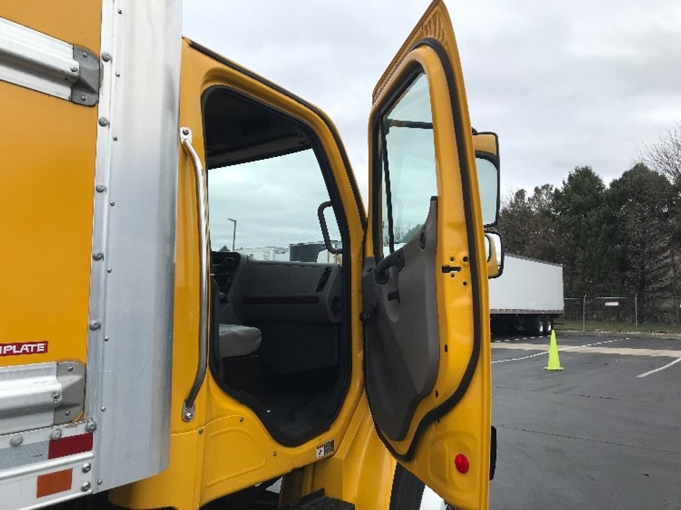 Medium Duty Box Truck-Light and Medium Duty Trucks-Freightliner-2019-M2-Lancaster-PA-136,696\n\t\tmiles-$ 51,250 - Image 20