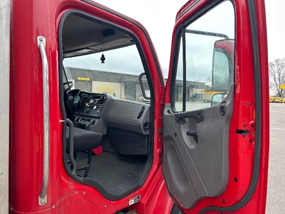 Medium Duty Box Truck-Light and Medium Duty Trucks-Freightliner-2019-M2-Lansing-MI-368,223\n\t\tmiles-$ 21,500 - Image 20
