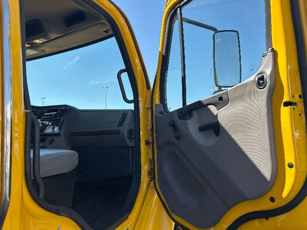 Medium Duty Box Truck-Light and Medium Duty Trucks-Freightliner-2019-M2-Las Vegas-NV-112,326\n\t\tmiles-$ 55,000 - Image 18