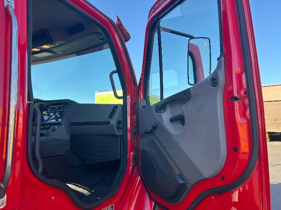 Medium Duty Box Truck-Light and Medium Duty Trucks-Freightliner-2019-M2-Las Vegas-NV-68,837\n\t\tmiles-$ 63,500 - Image 16