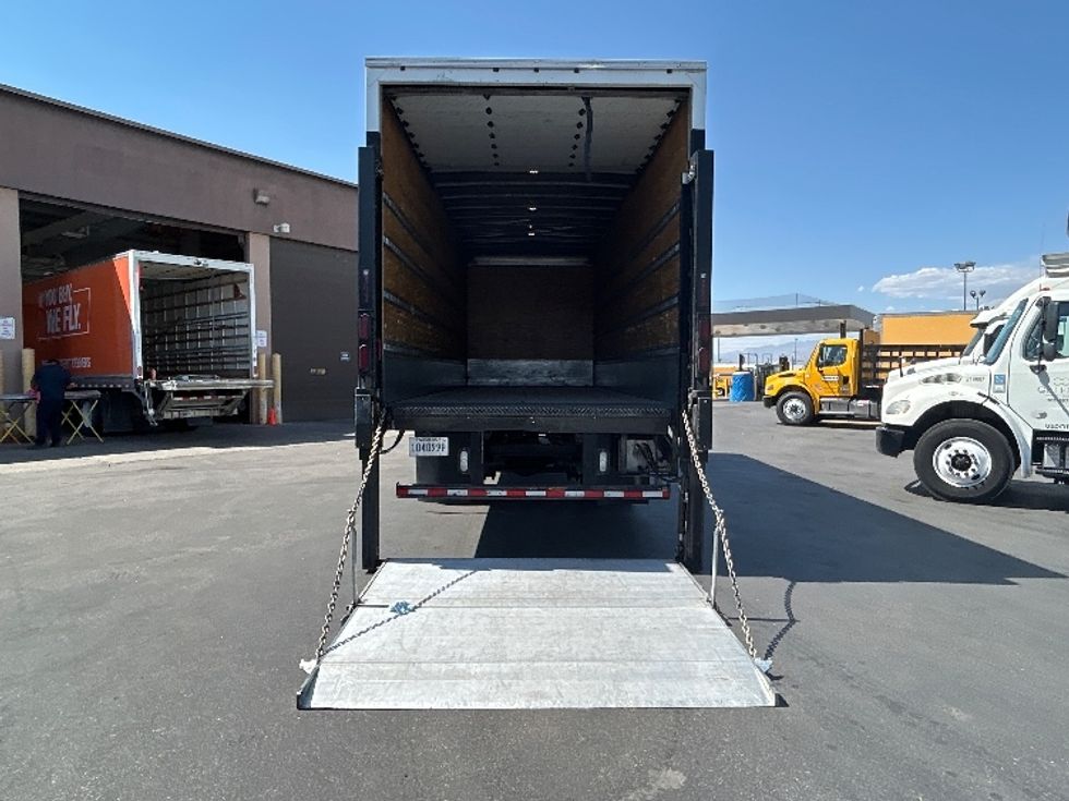 Medium Duty Box Truck-Light and Medium Duty Trucks-Freightliner-2019-M2-Las Vegas-NV-71,777\n\t\tmiles-$ 53,000 - Image 9
