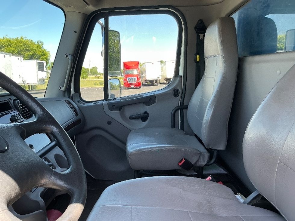 Medium Duty Box Truck-Light and Medium Duty Trucks-Freightliner-2019-M2-Lexington-KY-208,529\n\t\tmiles-$ 42,250 - Image 19