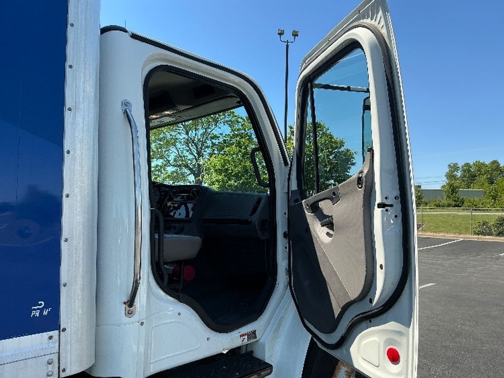 Medium Duty Box Truck-Light and Medium Duty Trucks-Freightliner-2019-M2-Lexington-KY-208,529\n\t\tmiles-$ 42,250 - Image 20