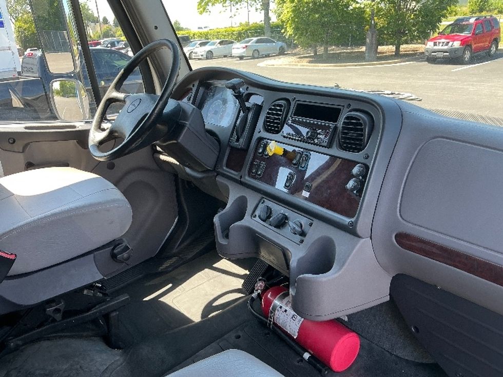 Medium Duty Box Truck-Light and Medium Duty Trucks-Freightliner-2019-M2-Lexington-KY-208,529\n\t\tmiles-$ 42,250 - Image 22