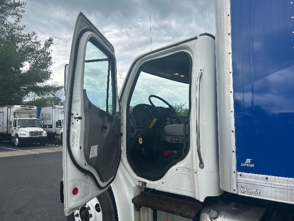 Medium Duty Box Truck-Light and Medium Duty Trucks-Freightliner-2019-M2-Lexington-KY-240,042\n\t\tmiles-$ 37,750 - Image 16