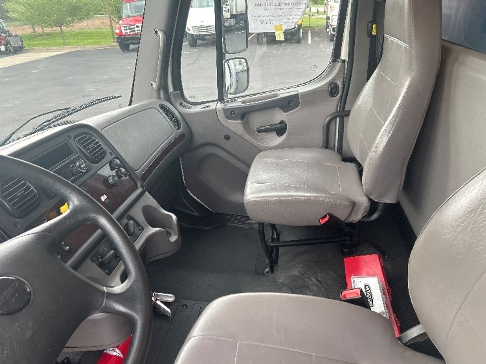 Medium Duty Box Truck-Light and Medium Duty Trucks-Freightliner-2019-M2-Lexington-KY-240,042\n\t\tmiles-$ 37,750 - Image 19