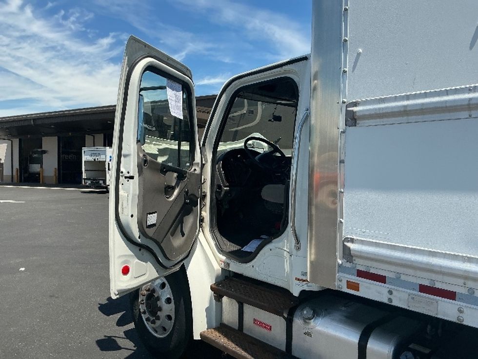 Medium Duty Box Truck-Light and Medium Duty Trucks-Freightliner-2019-M2-Linden-NJ-150,880\n\t\tmiles-$ 54,250 - Image 16