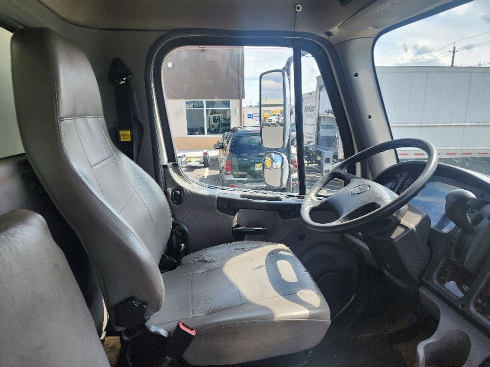 Medium Duty Box Truck-Light and Medium Duty Trucks-Freightliner-2019-M2-Linden-NJ-221,581\n\t\tmiles-$ 36,250 - Image 22