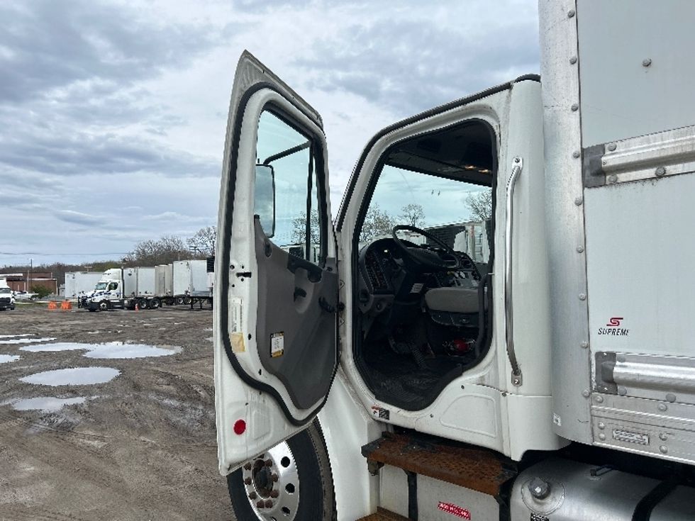 Medium Duty Box Truck-Light and Medium Duty Trucks-Freightliner-2019-M2-Londonderry-NH-131,473\n\t\tmiles-$ 59,250 - Image 16