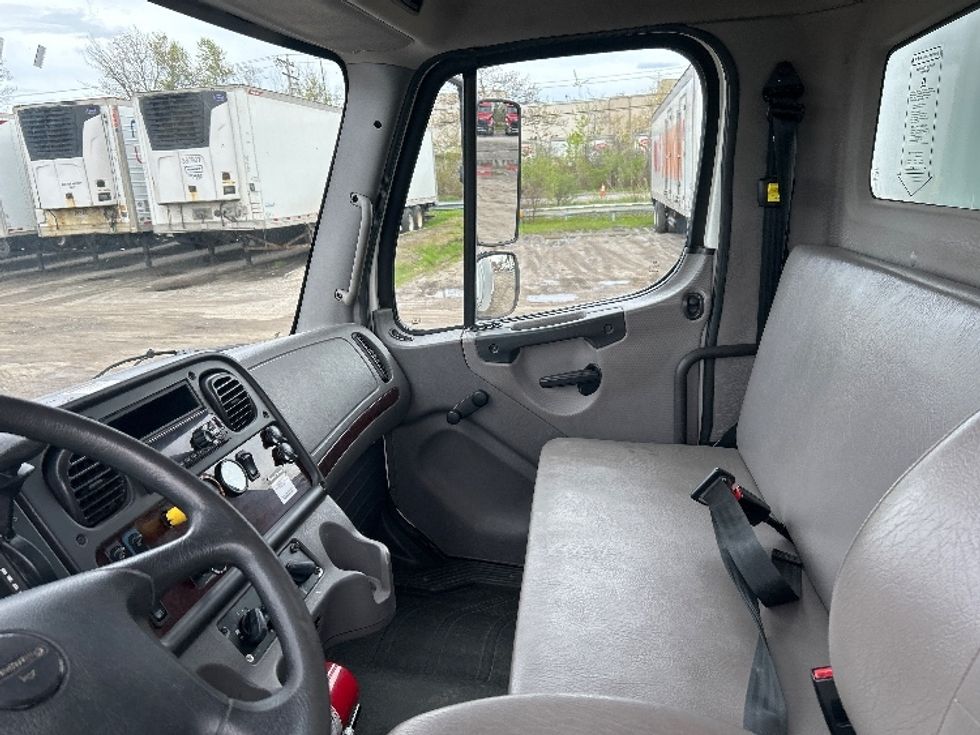 Medium Duty Box Truck-Light and Medium Duty Trucks-Freightliner-2019-M2-Londonderry-NH-131,473\n\t\tmiles-$ 59,250 - Image 19