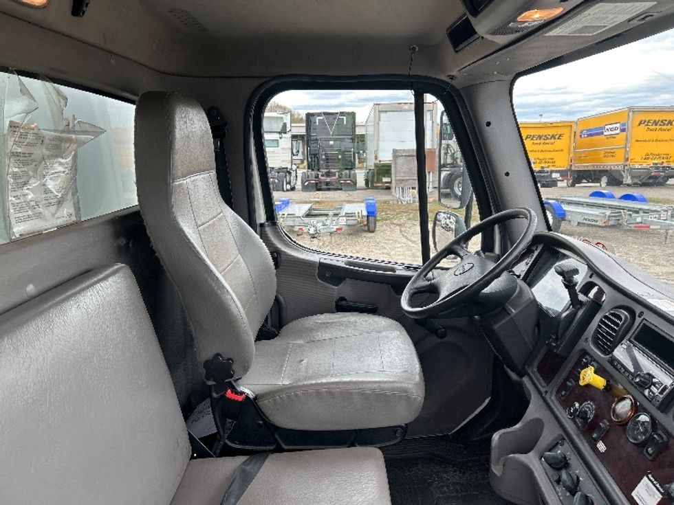 Medium Duty Box Truck-Light and Medium Duty Trucks-Freightliner-2019-M2-Londonderry-NH-131,473\n\t\tmiles-$ 59,250 - Image 22