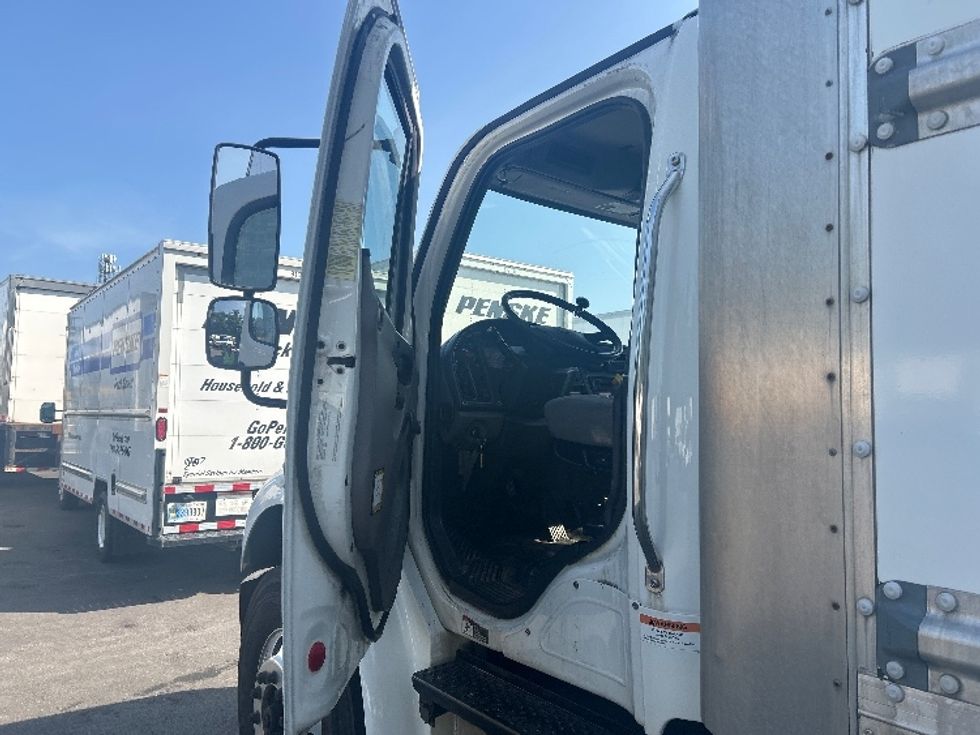 Medium Duty Box Truck-Light and Medium Duty Trucks-Freightliner-2019-M2-Londonderry-NH-202,143\n\t\tmiles-$ 42,750 - Image 16