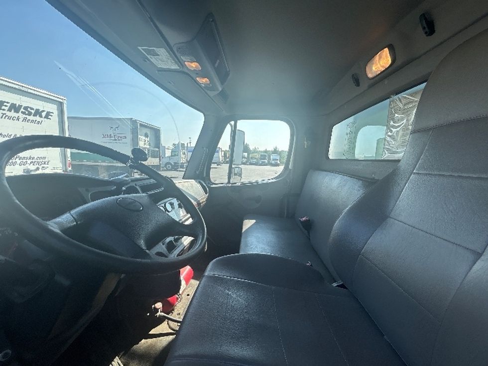 Medium Duty Box Truck-Light and Medium Duty Trucks-Freightliner-2019-M2-Londonderry-NH-202,143\n\t\tmiles-$ 42,750 - Image 19