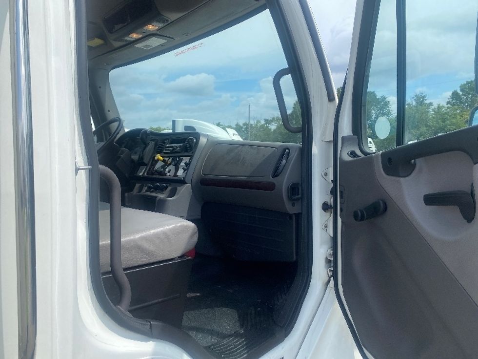 Medium Duty Box Truck-Light and Medium Duty Trucks-Freightliner-2019-M2-Louisville-KY-145,957\n\t\tmiles-$ 57,750 - Image 20