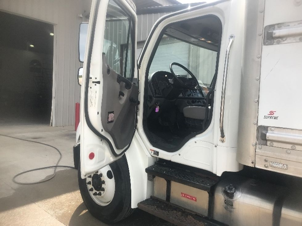 Medium Duty Box Truck-Light and Medium Duty Trucks-Freightliner-2019-M2-Louisville-KY-301,345\n\t\tmiles-$ 29,750 - Image 16