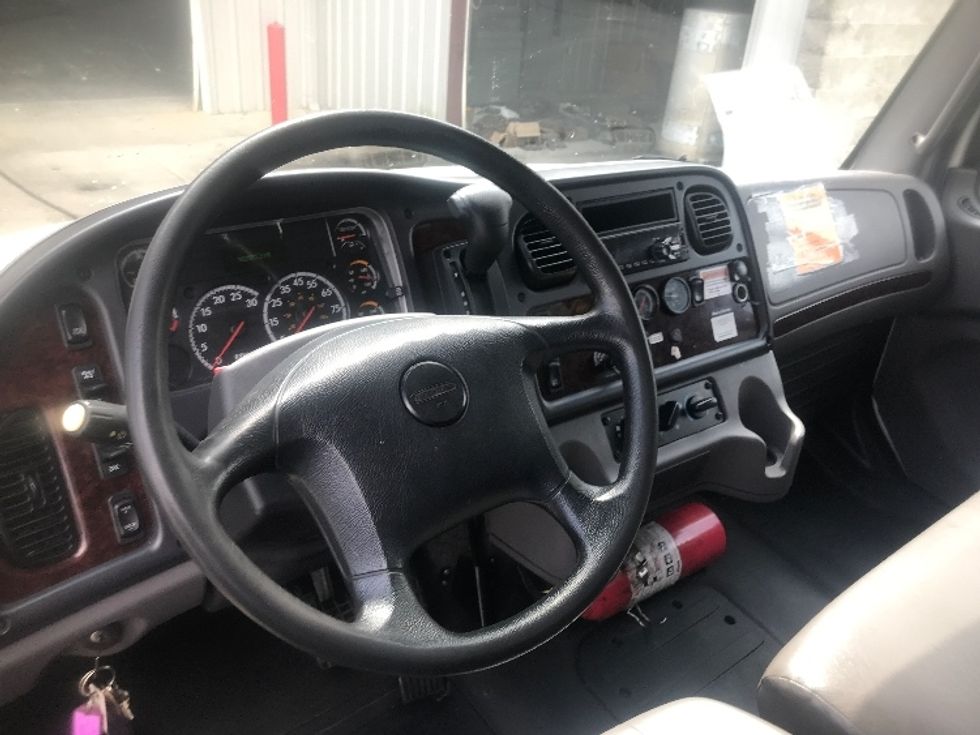 Medium Duty Box Truck-Light and Medium Duty Trucks-Freightliner-2019-M2-Louisville-KY-301,345\n\t\tmiles-$ 29,750 - Image 17