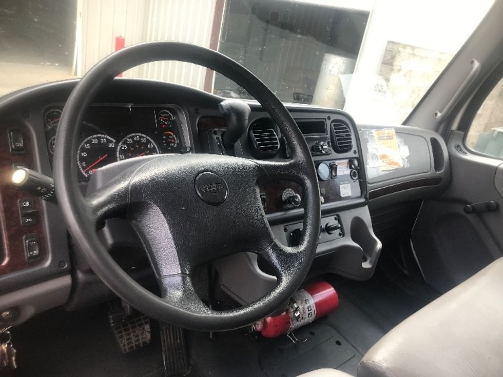 Medium Duty Box Truck-Light and Medium Duty Trucks-Freightliner-2019-M2-Louisville-KY-301,345\n\t\tmiles-$ 29,750 - Image 18