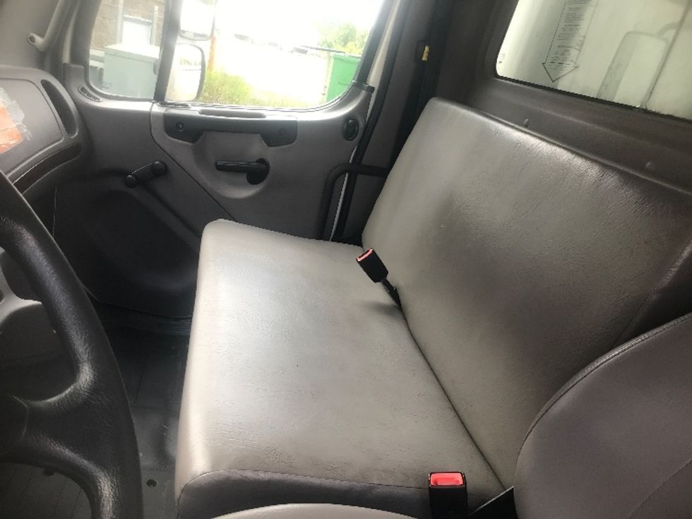 Medium Duty Box Truck-Light and Medium Duty Trucks-Freightliner-2019-M2-Louisville-KY-301,345\n\t\tmiles-$ 29,750 - Image 19