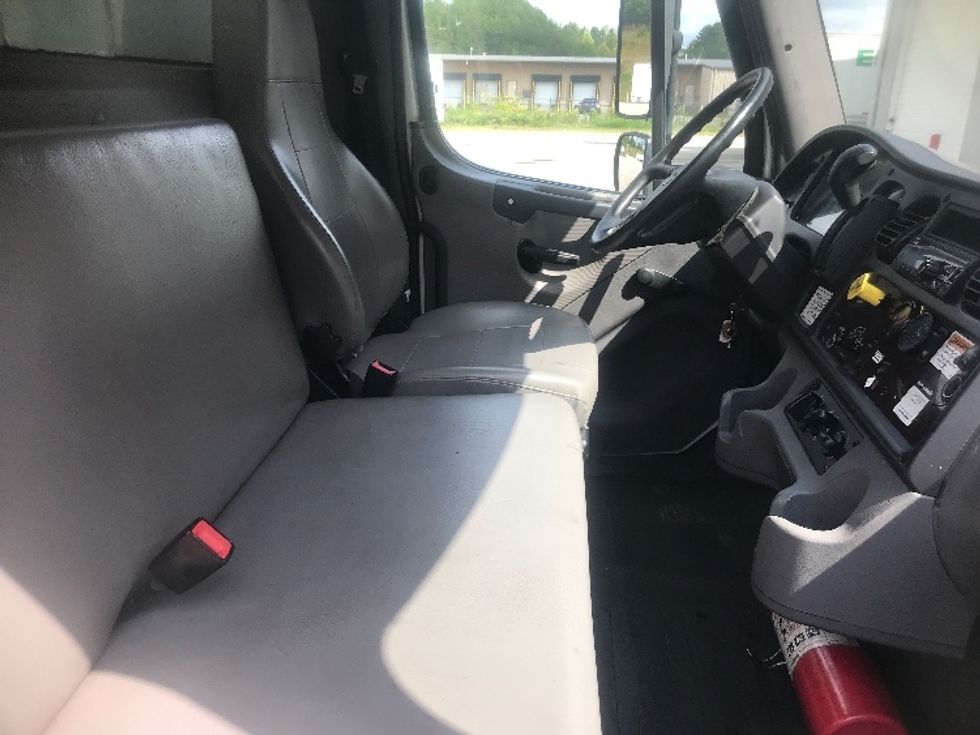 Medium Duty Box Truck-Light and Medium Duty Trucks-Freightliner-2019-M2-Louisville-KY-301,345\n\t\tmiles-$ 29,750 - Image 22