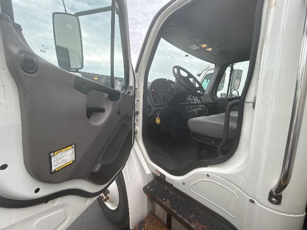 Medium Duty Box Truck-Light and Medium Duty Trucks-Freightliner-2019-M2-Lowell-AR-146,514\n\t\tmiles-$ 52,500 - Image 15