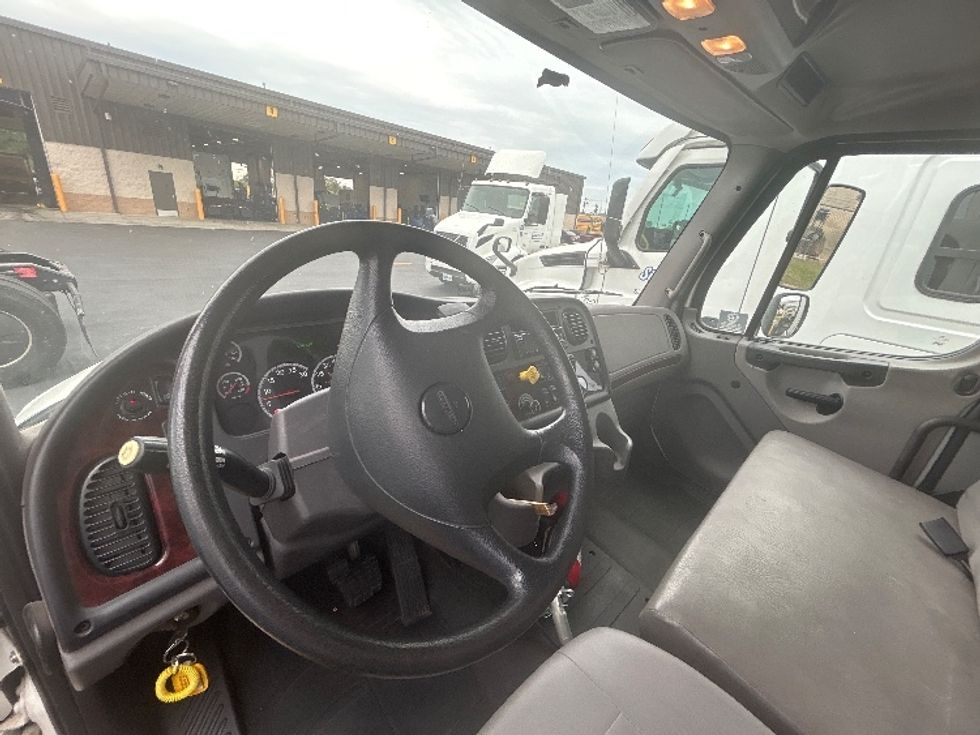 Medium Duty Box Truck-Light and Medium Duty Trucks-Freightliner-2019-M2-Lowell-AR-146,514\n\t\tmiles-$ 52,500 - Image 16