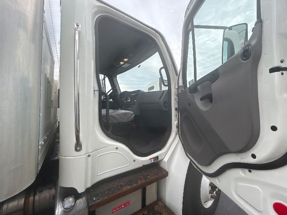Medium Duty Box Truck-Light and Medium Duty Trucks-Freightliner-2019-M2-Lowell-AR-146,514\n\t\tmiles-$ 52,500 - Image 19