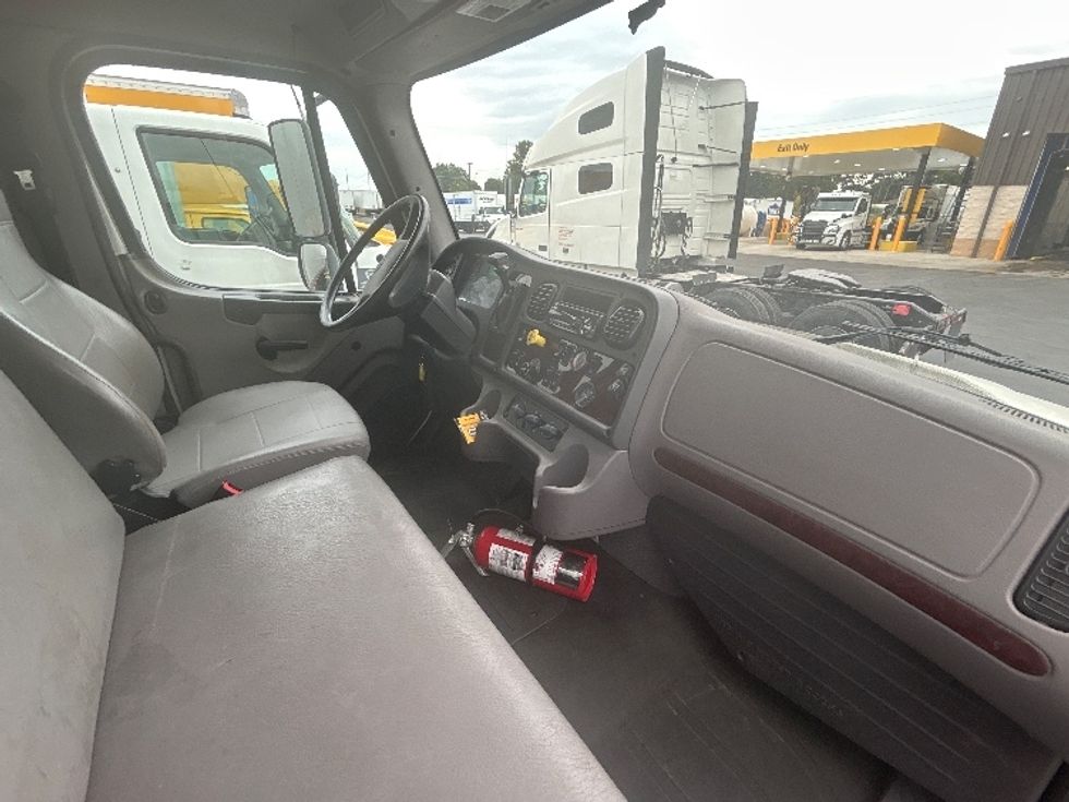 Medium Duty Box Truck-Light and Medium Duty Trucks-Freightliner-2019-M2-Lowell-AR-146,514\n\t\tmiles-$ 52,500 - Image 20