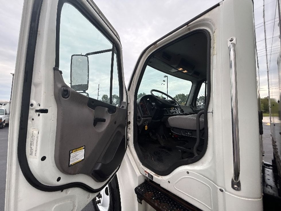 Medium Duty Box Truck-Light and Medium Duty Trucks-Freightliner-2019-M2-Lowell-AR-175,939\n\t\tmiles-$ 48,000 - Image 13