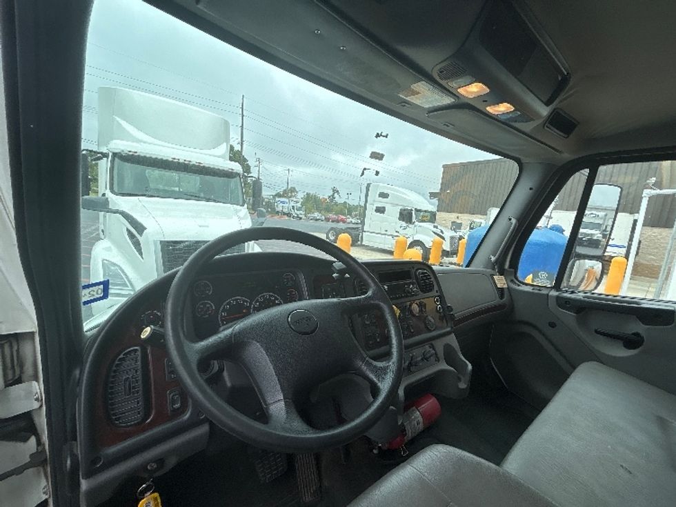 Medium Duty Box Truck-Light and Medium Duty Trucks-Freightliner-2019-M2-Lowell-AR-175,939\n\t\tmiles-$ 48,000 - Image 17