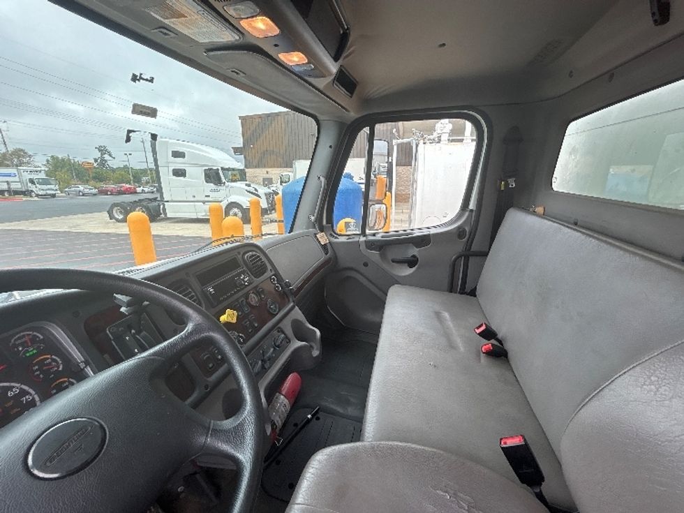Medium Duty Box Truck-Light and Medium Duty Trucks-Freightliner-2019-M2-Lowell-AR-175,939\n\t\tmiles-$ 48,000 - Image 19