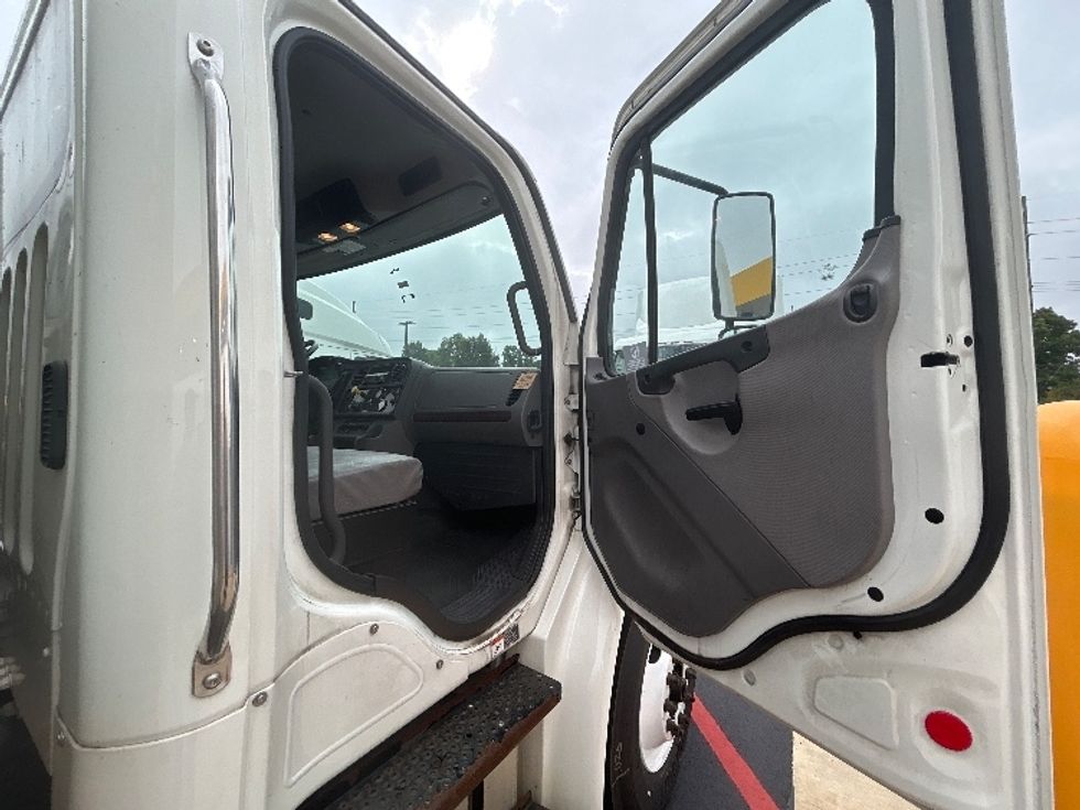 Medium Duty Box Truck-Light and Medium Duty Trucks-Freightliner-2019-M2-Lowell-AR-175,939\n\t\tmiles-$ 48,000 - Image 20
