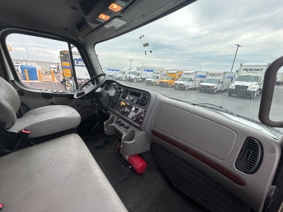 Medium Duty Box Truck-Light and Medium Duty Trucks-Freightliner-2019-M2-Lowell-AR-175,939\n\t\tmiles-$ 48,000 - Image 21