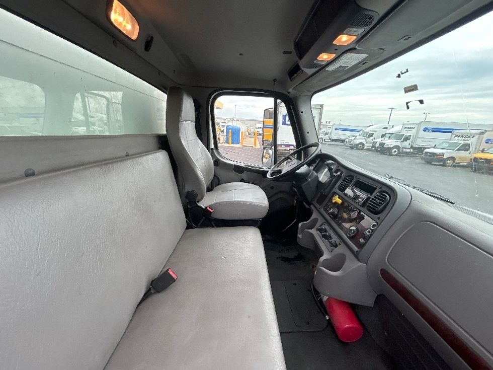 Medium Duty Box Truck-Light and Medium Duty Trucks-Freightliner-2019-M2-Lowell-AR-175,939\n\t\tmiles-$ 48,000 - Image 22