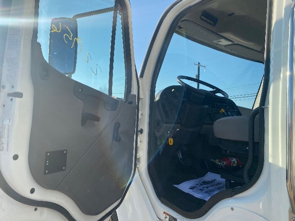 Medium Duty Box Truck-Light and Medium Duty Trucks-Freightliner-2019-M2-Lubbock-TX-100,483\n\t\tmiles-$ 60,500 - Image 16