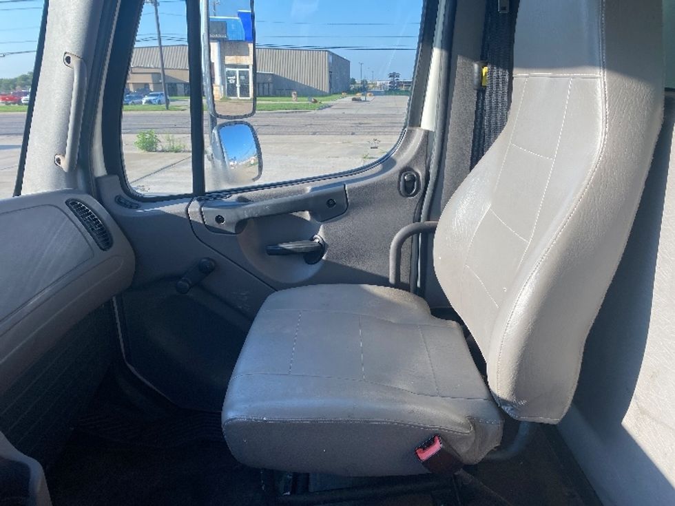 Medium Duty Box Truck-Light and Medium Duty Trucks-Freightliner-2019-M2-Lubbock-TX-100,483\n\t\tmiles-$ 60,500 - Image 19