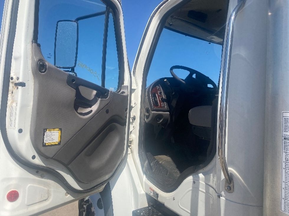 Medium Duty Box Truck-Light and Medium Duty Trucks-Freightliner-2019-M2-Lubbock-TX-343,733\n\t\tmiles-$ 20,500 - Image 16