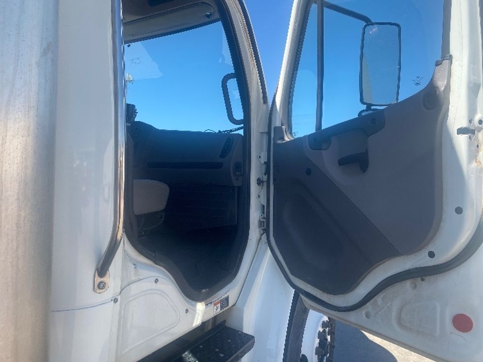 Medium Duty Box Truck-Light and Medium Duty Trucks-Freightliner-2019-M2-Lubbock-TX-343,733\n\t\tmiles-$ 20,500 - Image 20