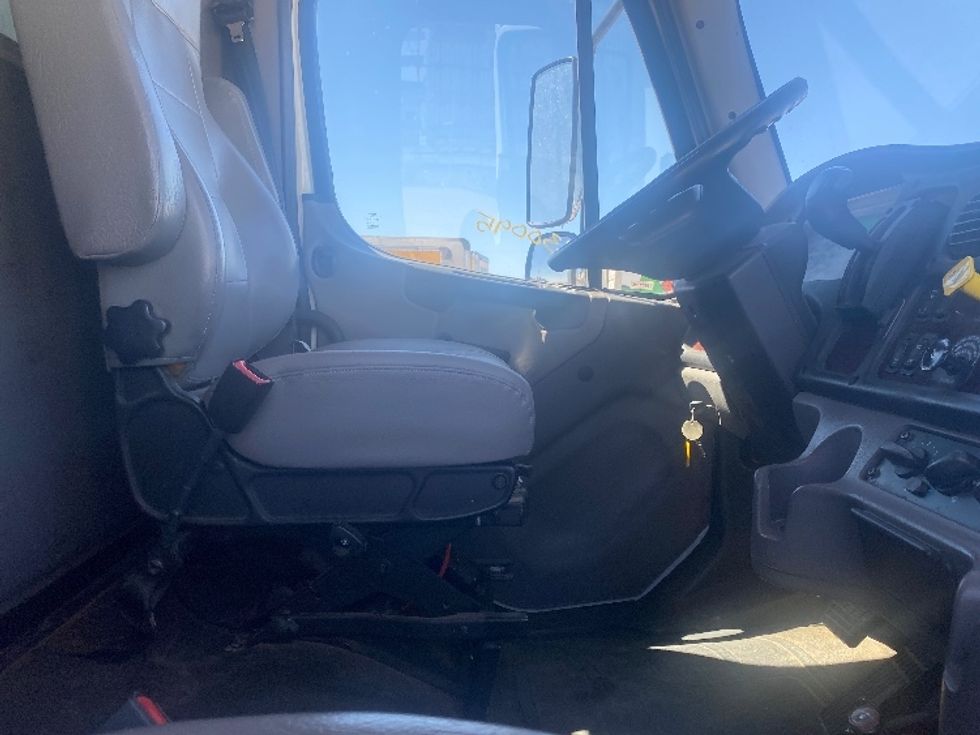 Medium Duty Box Truck-Light and Medium Duty Trucks-Freightliner-2019-M2-Lubbock-TX-343,733\n\t\tmiles-$ 20,500 - Image 22