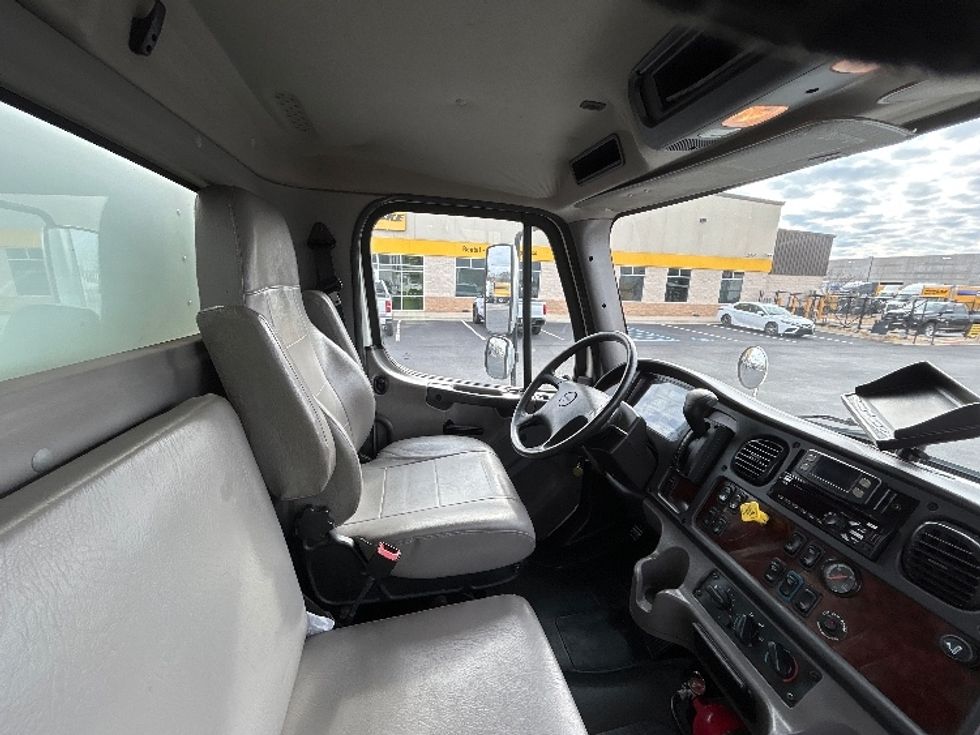 Medium Duty Box Truck-Light and Medium Duty Trucks-Freightliner-2019-M2-Madison-AL-215,274\n\t\tmiles-$ 36,250 - Image 22