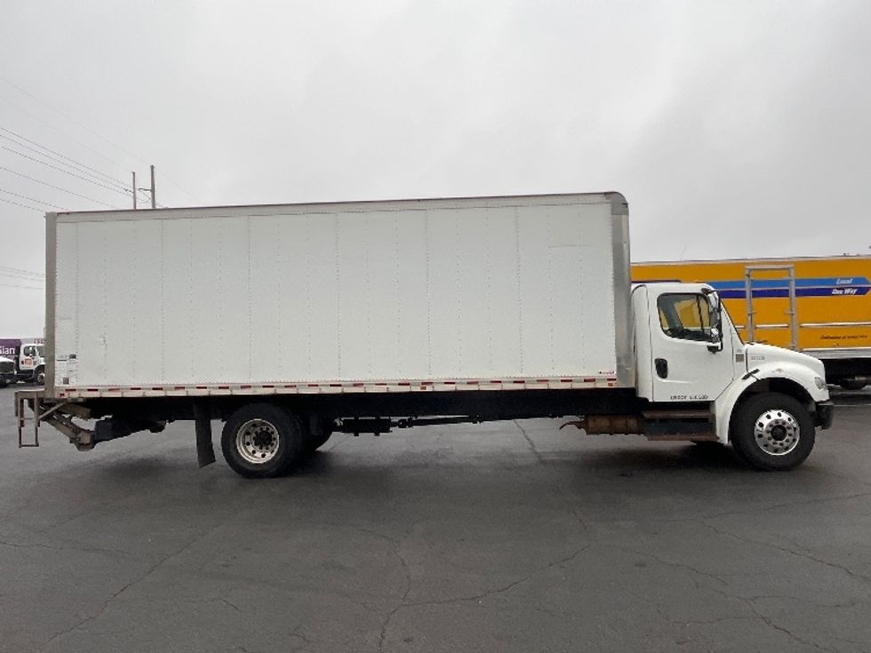 Medium Duty Box Truck-Light and Medium Duty Trucks-Freightliner-2019-M2-Manassas-VA-233,684\n\t\tmiles-$ 41,500 - Image 4
