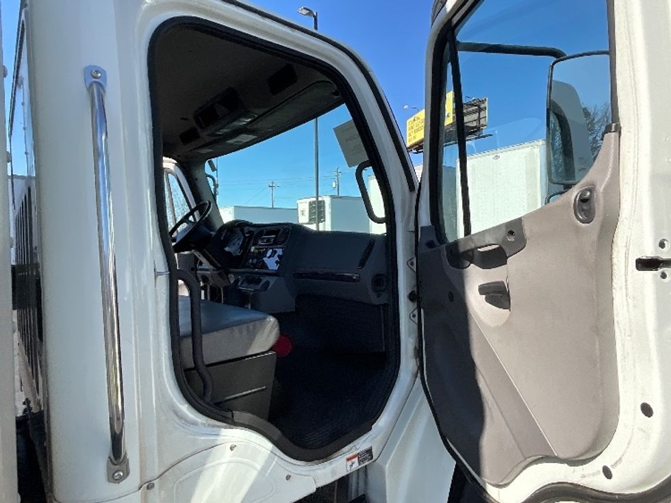 Medium Duty Box Truck-Light and Medium Duty Trucks-Freightliner-2019-M2-Mcdonough-GA-226,488\n\t\tmiles-$ 41,750 - Image 20