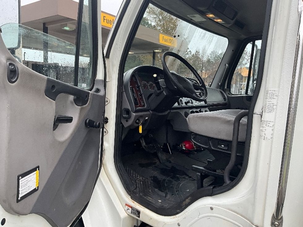 Medium Duty Box Truck-Light and Medium Duty Trucks-Freightliner-2019-M2-Mebane-NC-213,626\n\t\tmiles-$ 47,500 - Image 16