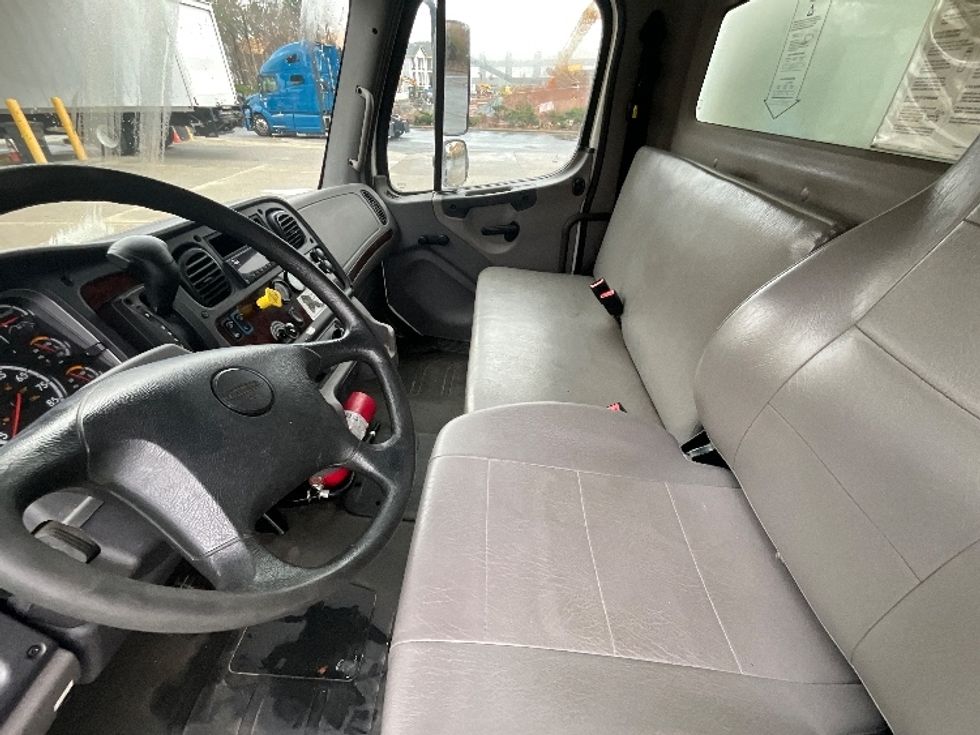Medium Duty Box Truck-Light and Medium Duty Trucks-Freightliner-2019-M2-Mebane-NC-213,626\n\t\tmiles-$ 47,500 - Image 19