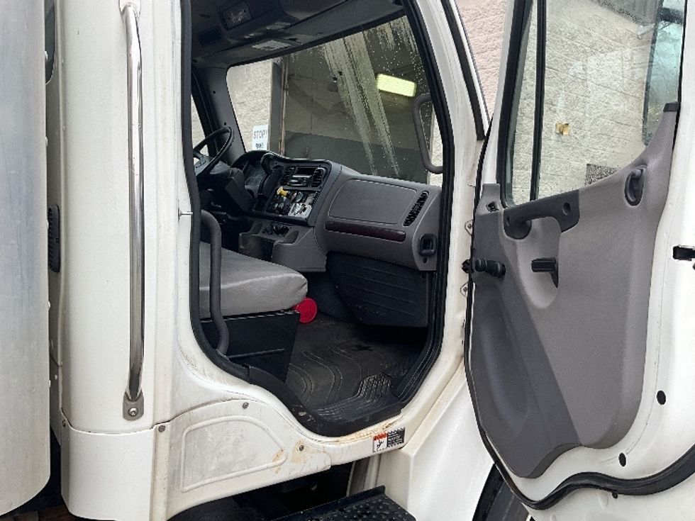 Medium Duty Box Truck-Light and Medium Duty Trucks-Freightliner-2019-M2-Mebane-NC-213,626\n\t\tmiles-$ 47,500 - Image 20