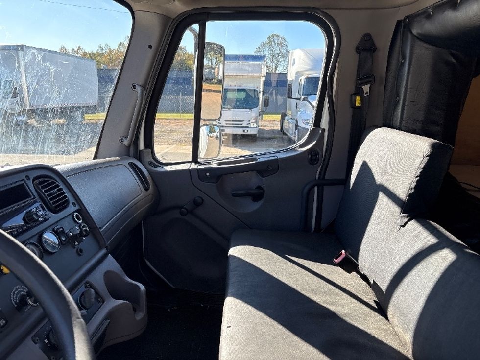 Medium Duty Box Truck-Light and Medium Duty Trucks-Freightliner-2019-M2-Mebane-NC-243,896\n\t\tmiles-$ 44,500 - Image 18